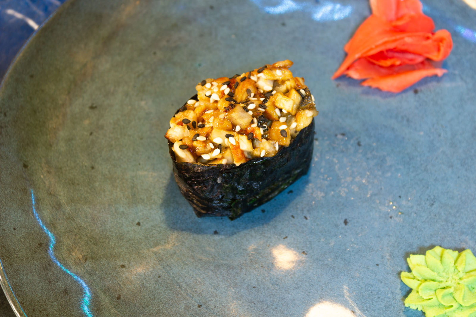 Гункан унаги с угрем