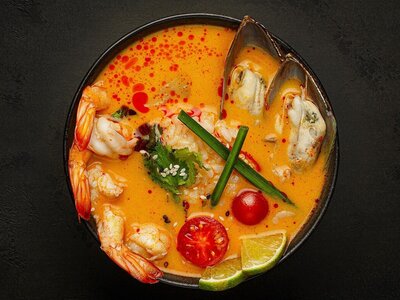 Том ям с морепродуктами 