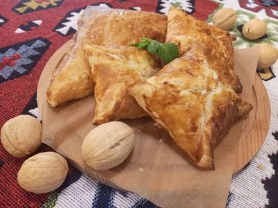 Пеновани из слоеного теста