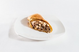 Блинчик с копченой курицей и грибами