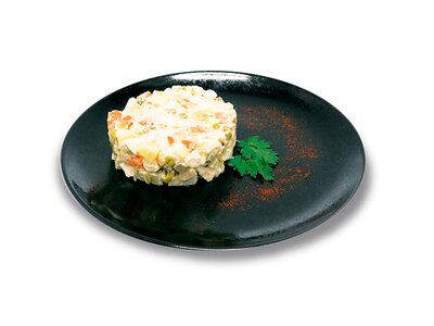 Салат Оливье с копченой курицей