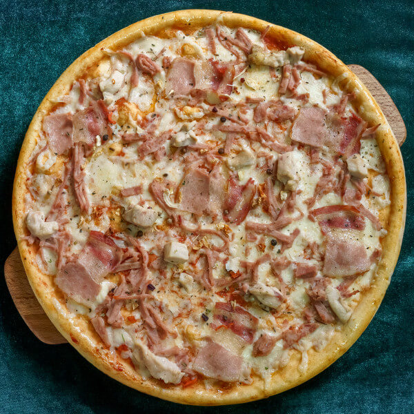 Пицца "3 мяса" класс.тесто 30 см.