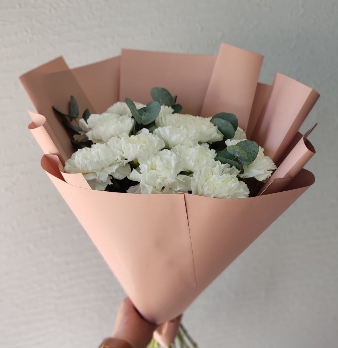 Букет белых диантусов (15 шт)