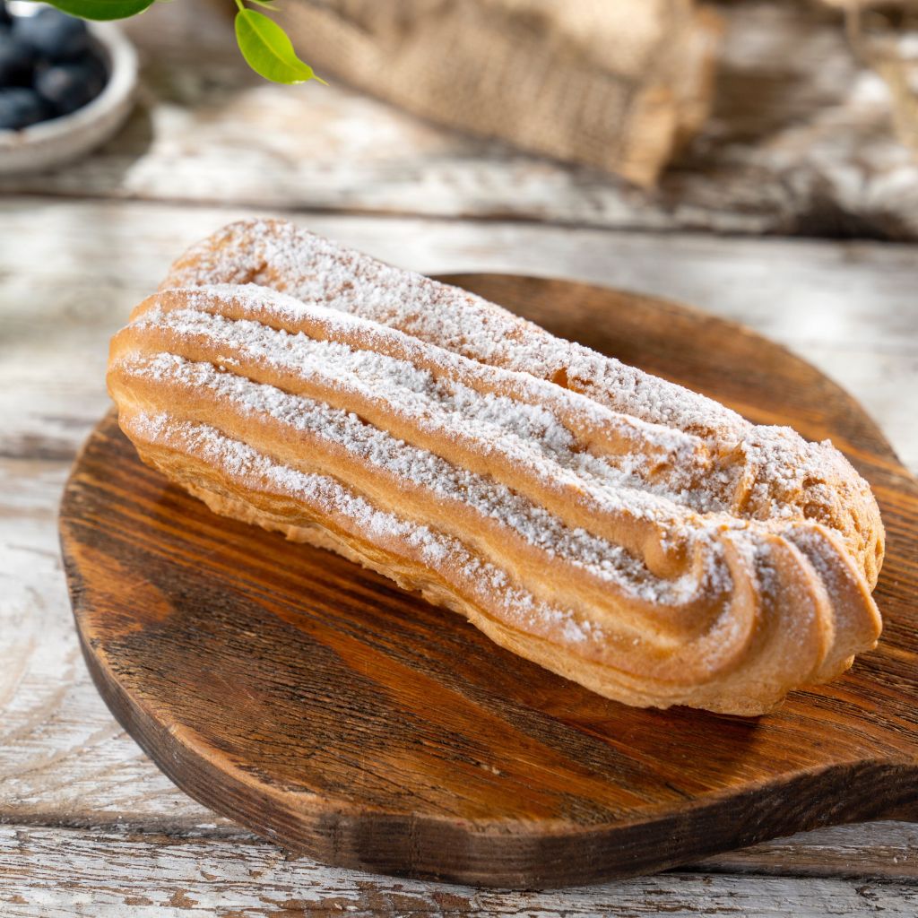 Эклер с заварным кремом*