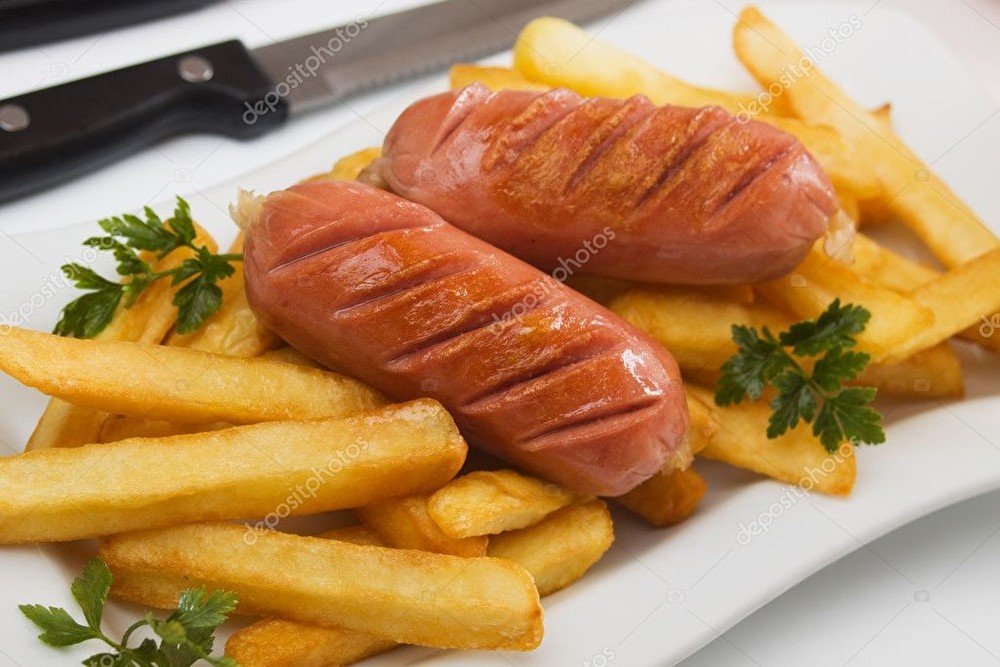 Картофель фри с сосисками