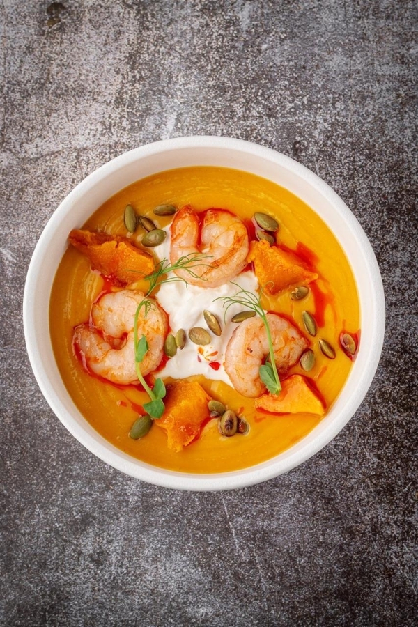 Суп тыквенный с креветками и страчаттелой