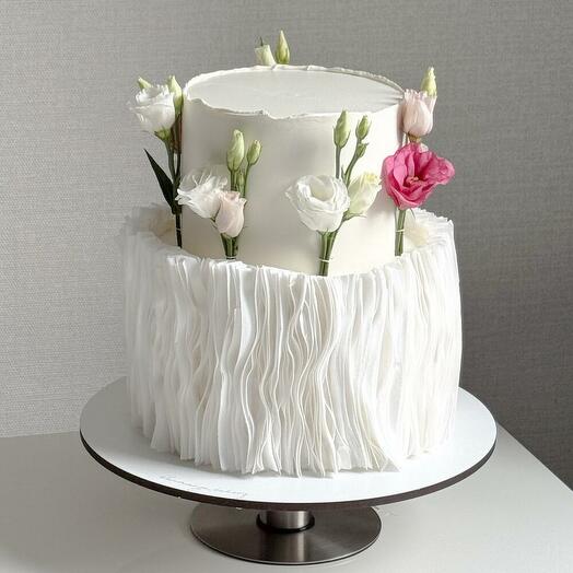 Торт в трендовом стиле