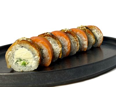 Филадельфия с копченым лососем и угрем