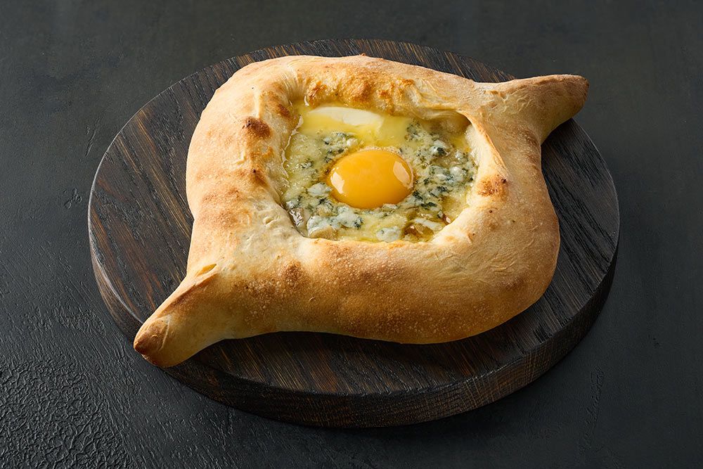 Хачапури с грушей и сыром горгонзола