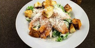 Салат Цезарь с семгой