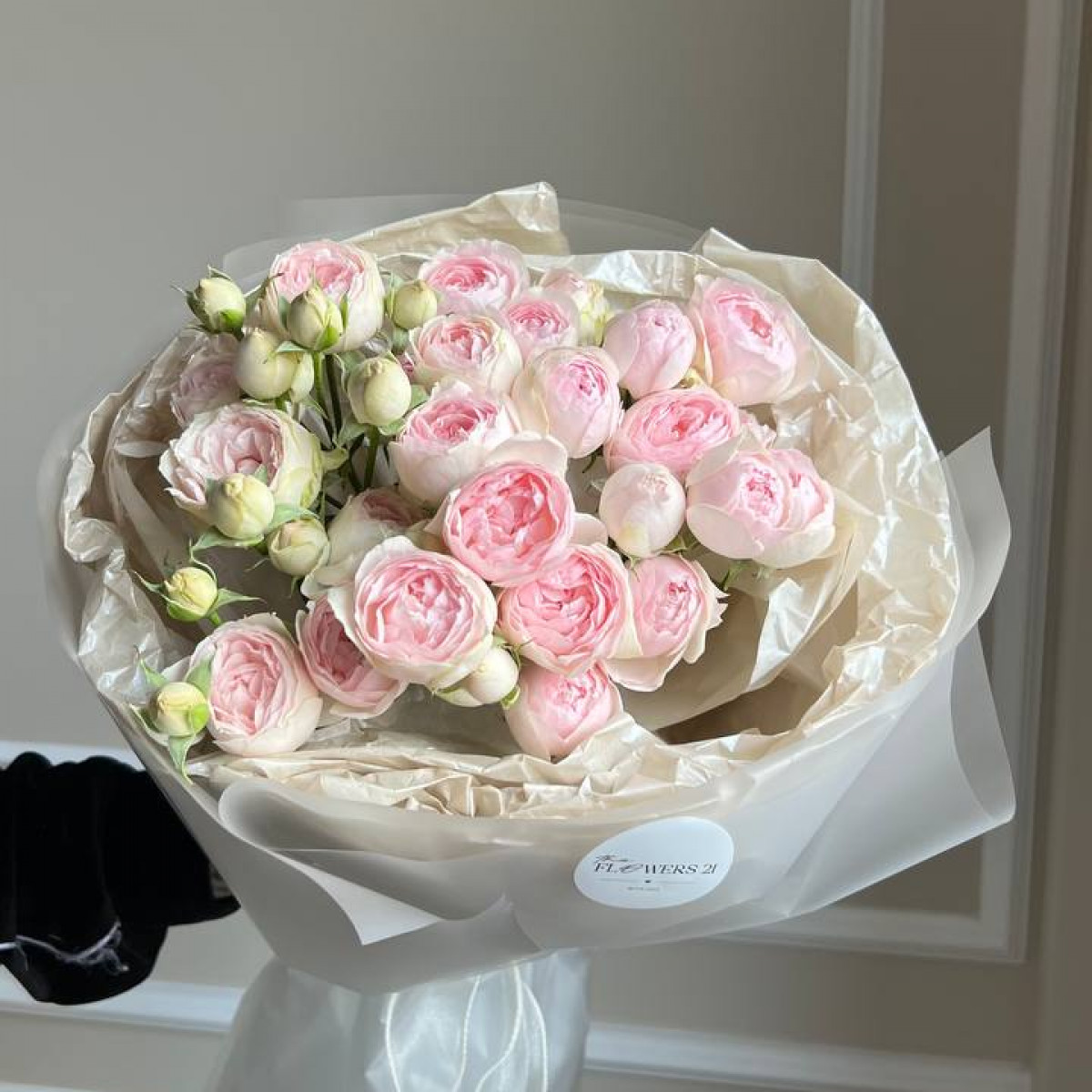 Моно букет из кустовых пионовидных роз (предзаказ)