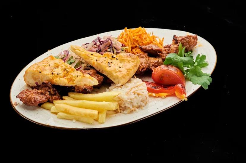 Шашлык из баранины с гарниром