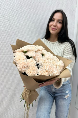 25 диантусов в крафт-бумаге