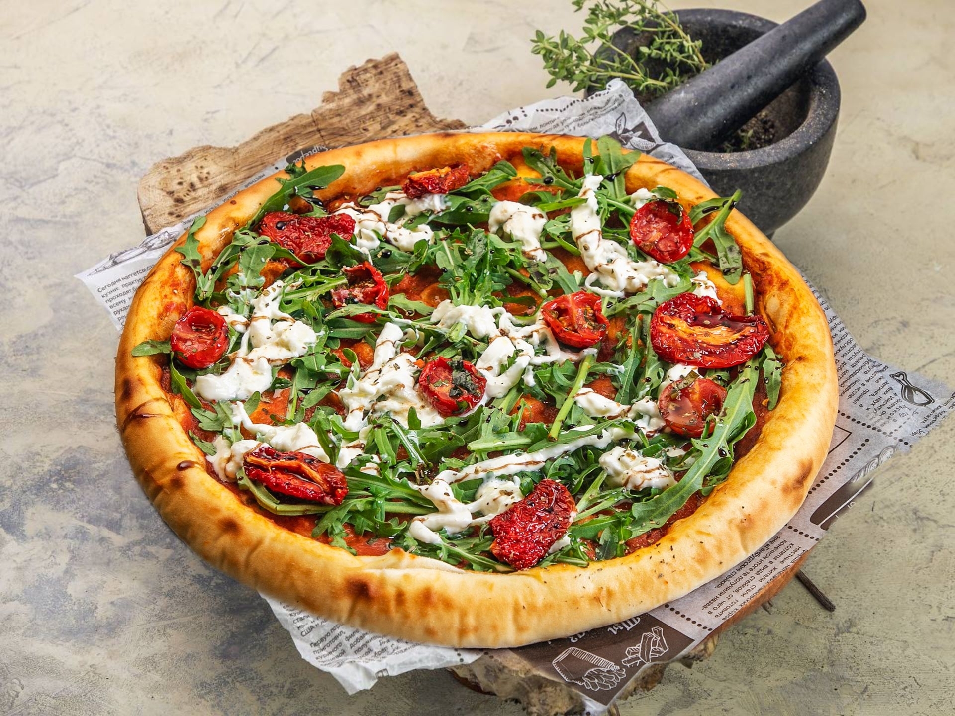 С томатами и сыром страчателла 30 см