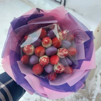 Букет с клубникой в шоколаде 01