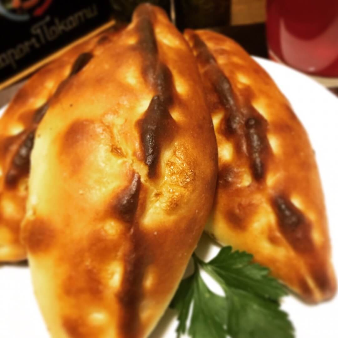 Пирожок с рисом и яйцом