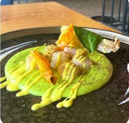 Гребешки с кремом из зеленого горошка