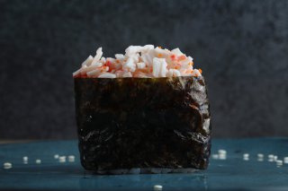 Гункан с крабом