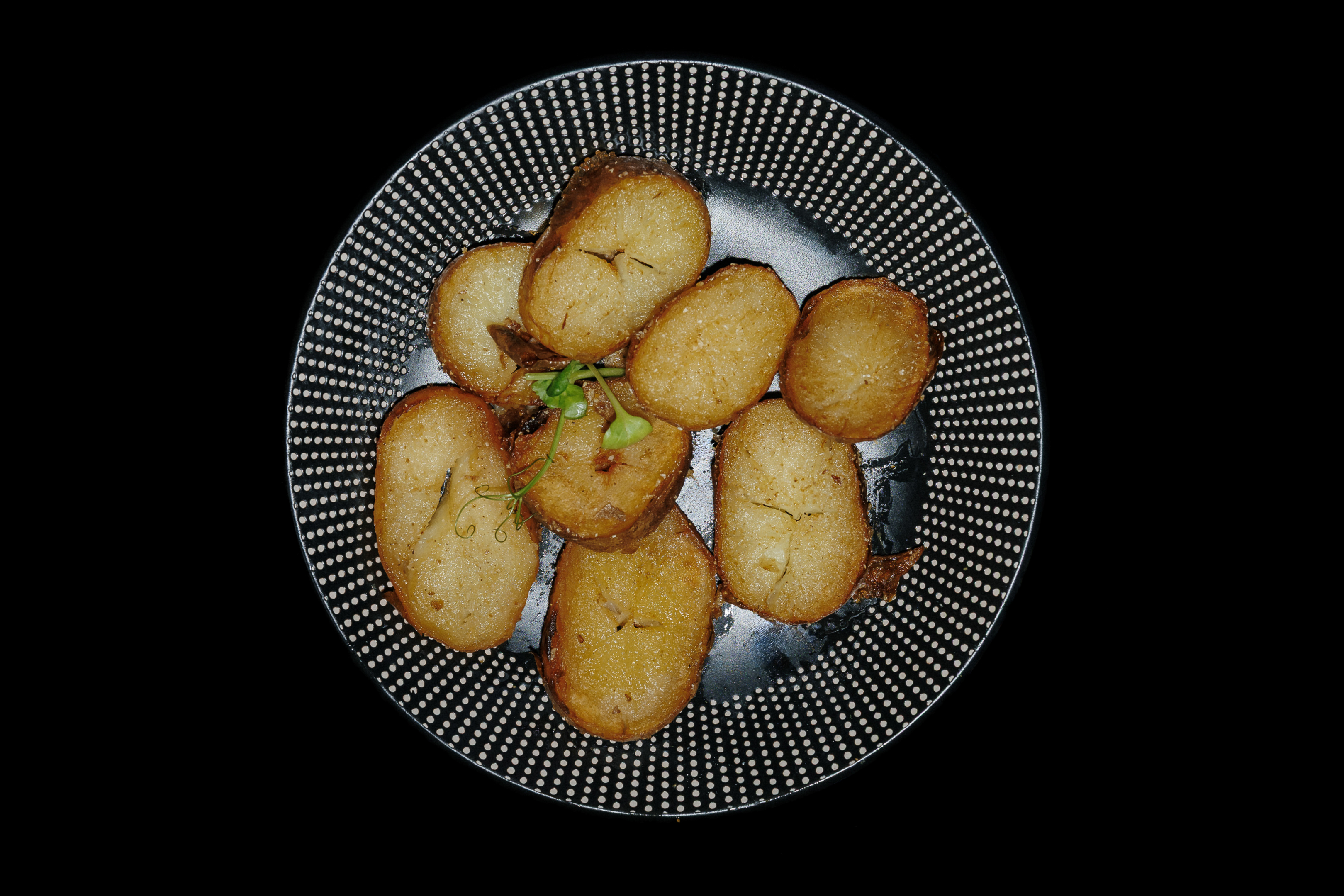 Картофельные пятаки с чесноком