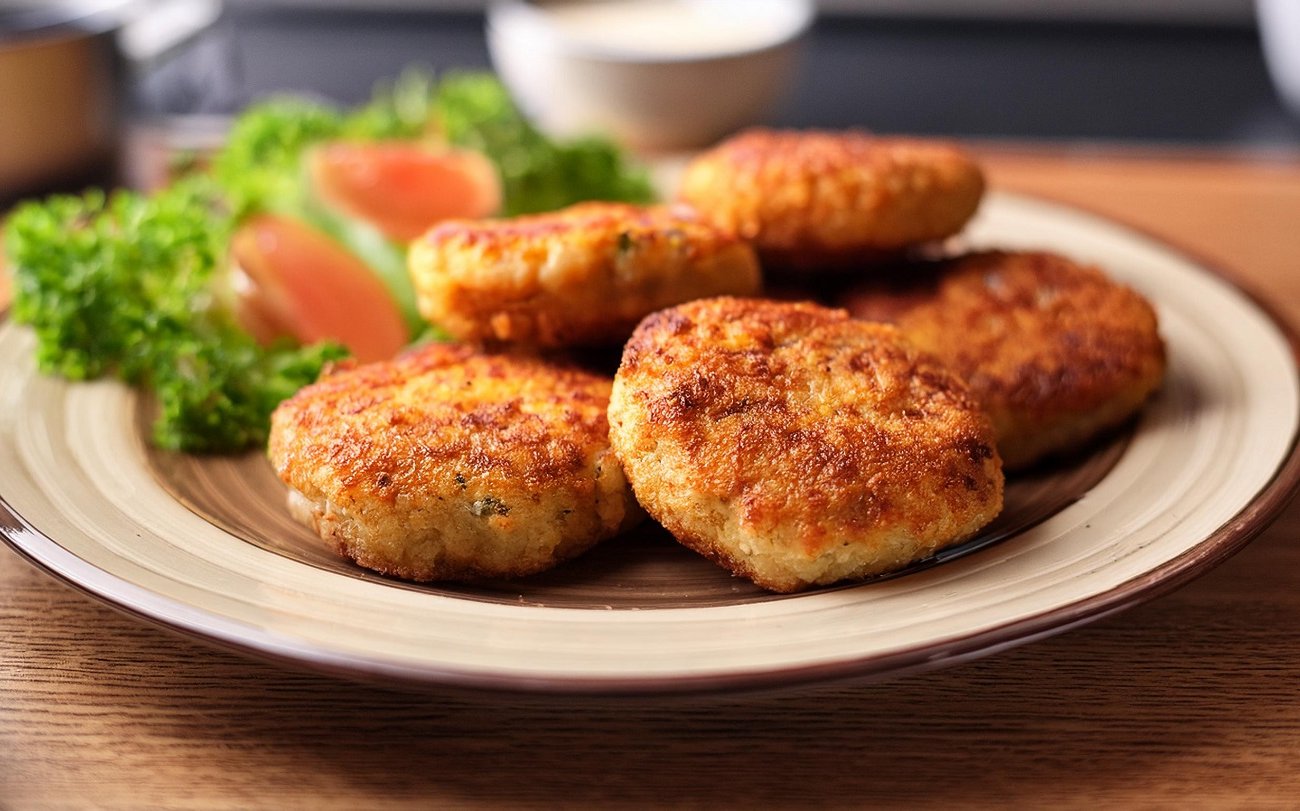  Котлета рыбная с макаронами