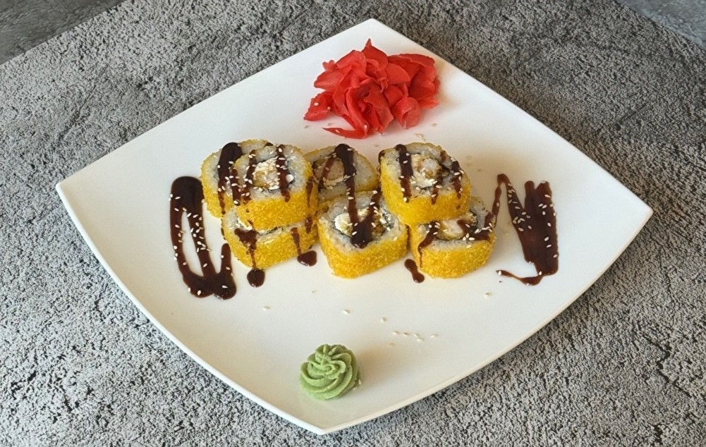 Жаренный ролл сливочный с креветкой темпура