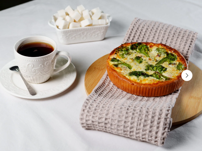 Киш с красной рыбкой и брокколи