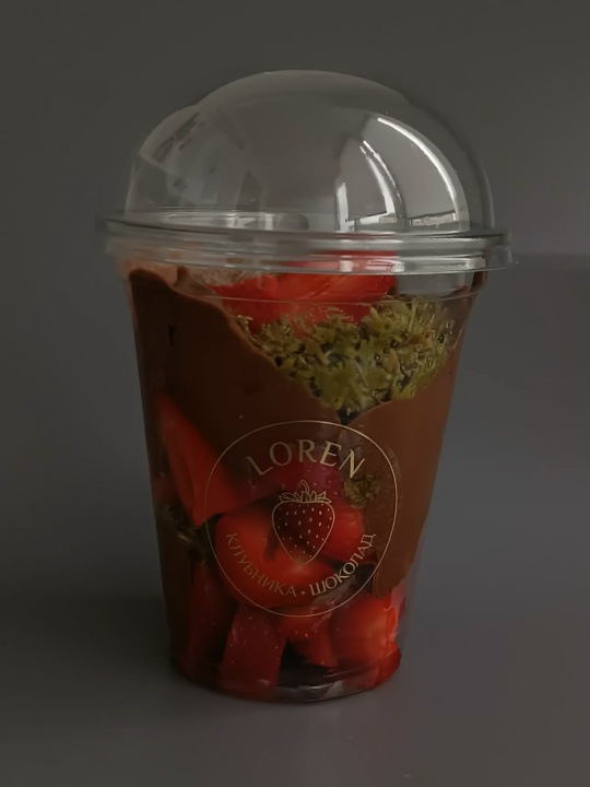 Клубника в дубайском шоколаде 300мл