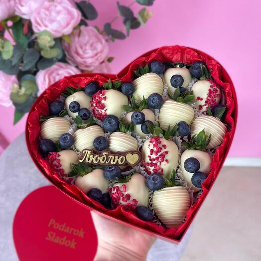 Клубника в шоколаде голубика сердце