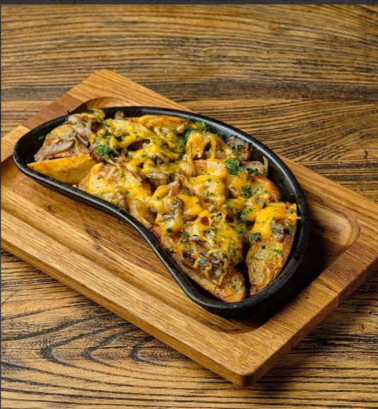 Сковородочка с картофелем, грибами,сыром
