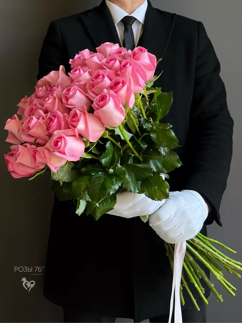 Розовые розы