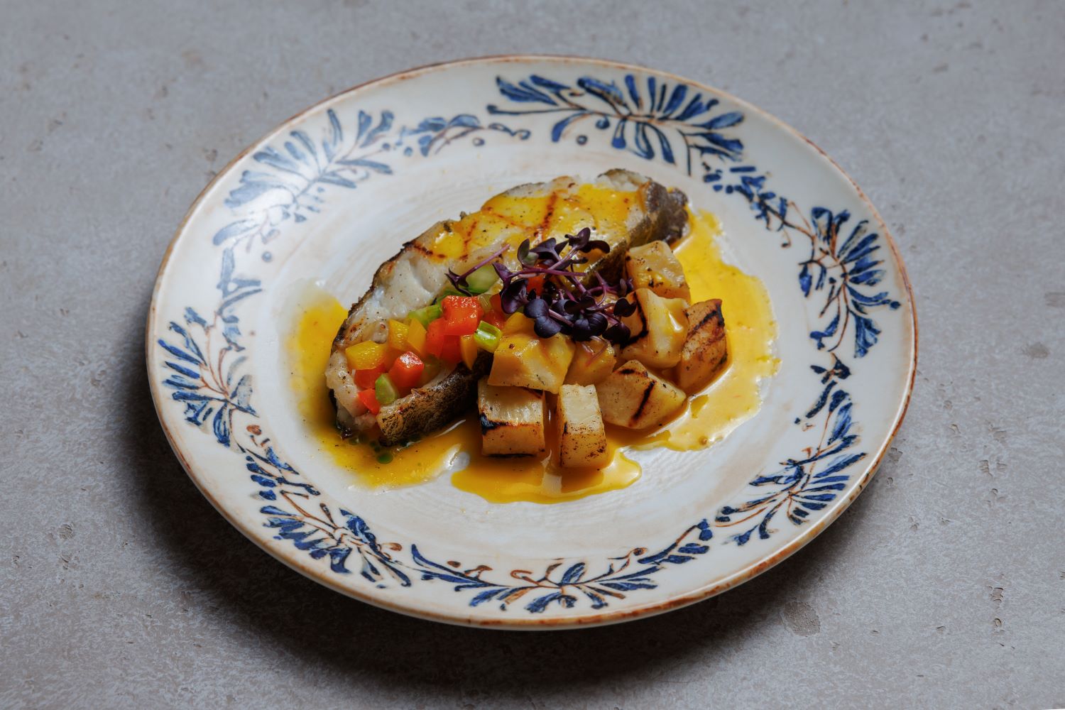 Стейк из палтуса с печеным сельдереем