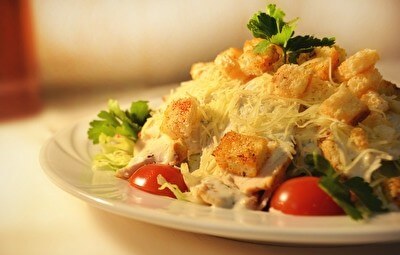 Цезарь с курицей
