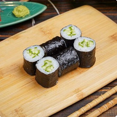 Мини-ролл с огурцом