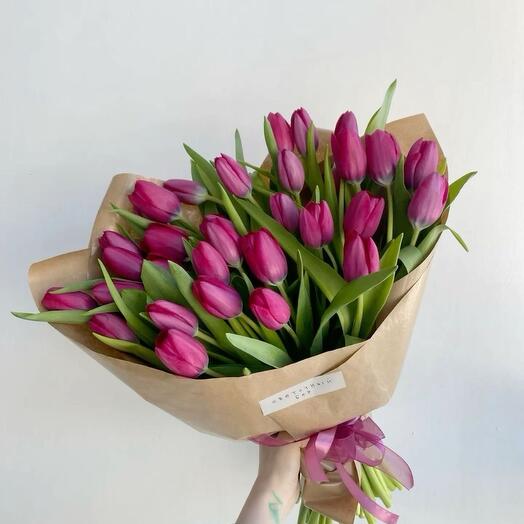 Букет из фиолетовых тюльпанов 27 шт