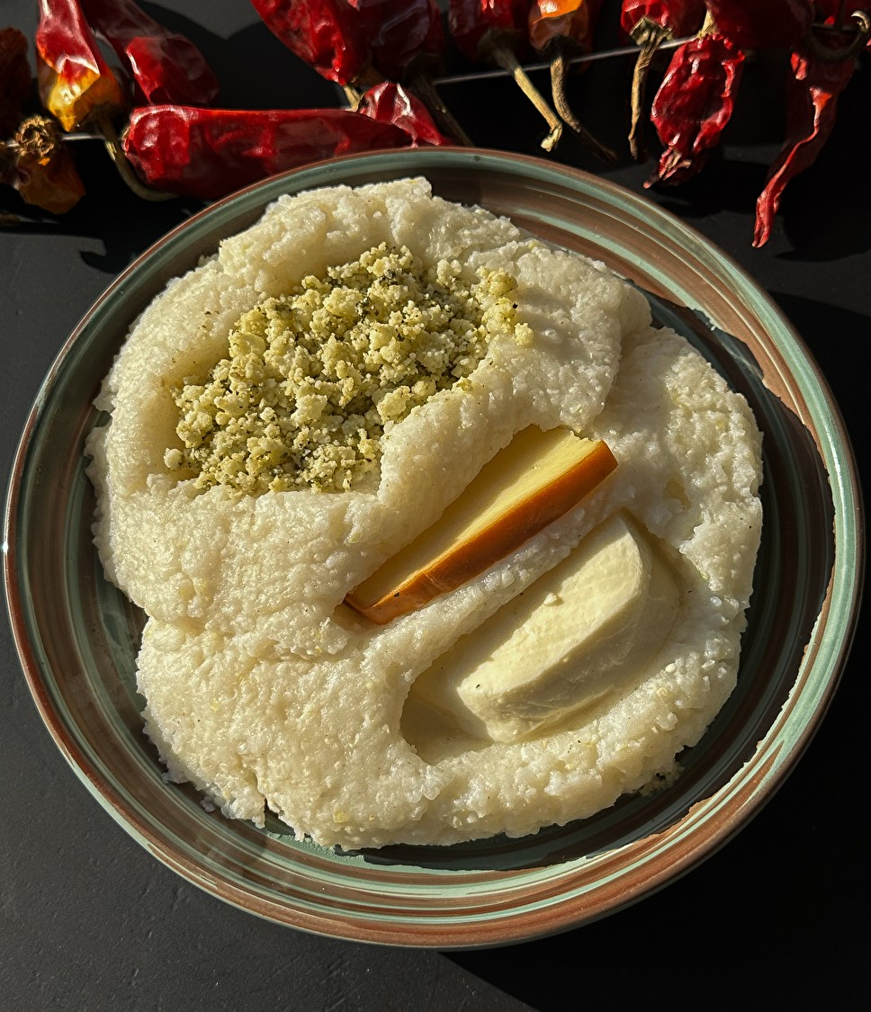 Мамалыга с сырами сулугуни, копч и мятый