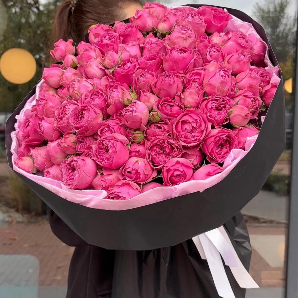 Пионовидные кустовые розы пион букет