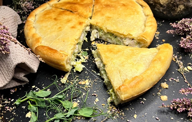 Пирог из курицы и брокколи
