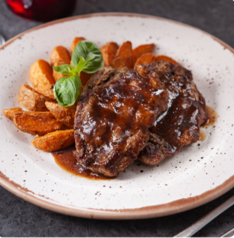 Медальоны из говядины в соусе деми глас (гарнир приобретается отдельно)