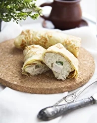 Блины с курицей и ананасами