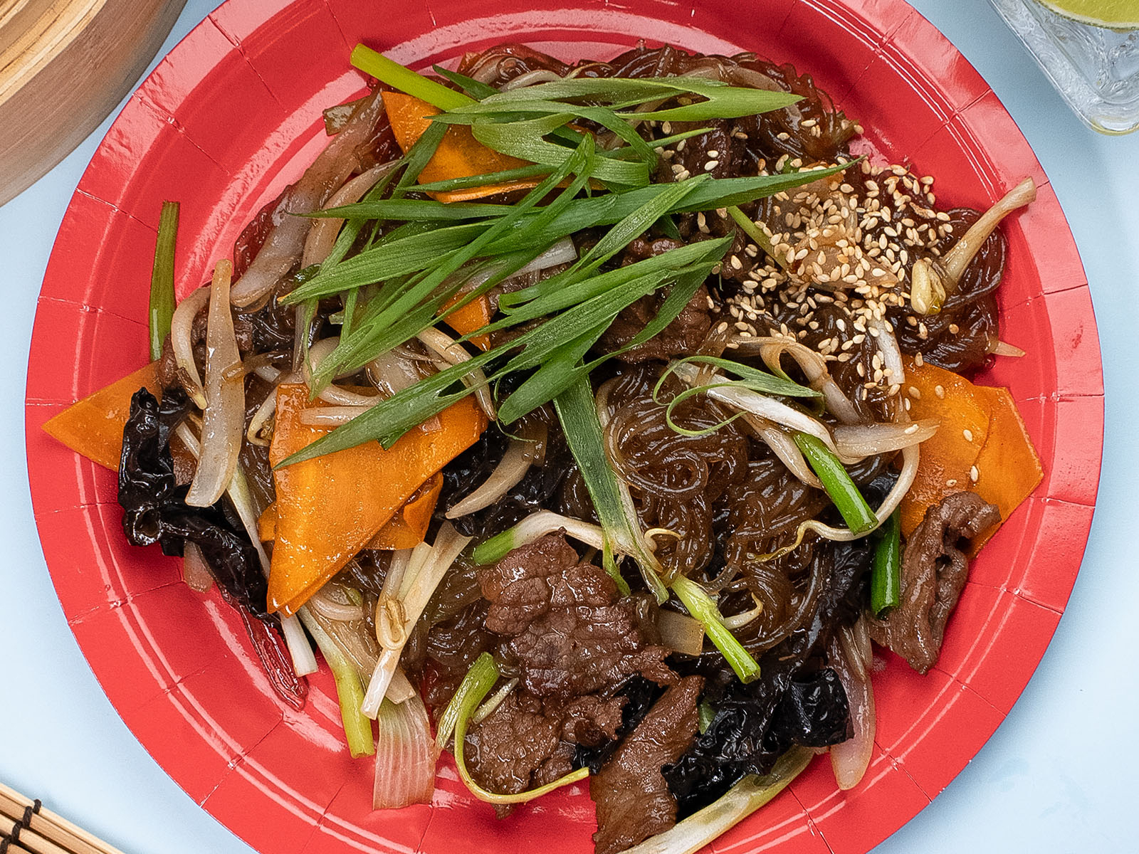 Лапша стеклянная с говядиной и овощами