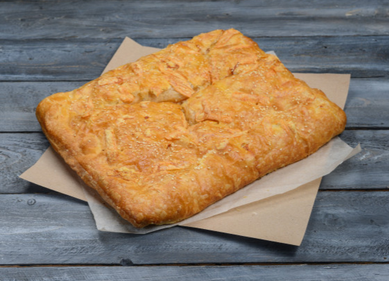 Греческий пирог из слоеного теста фарша и сыра