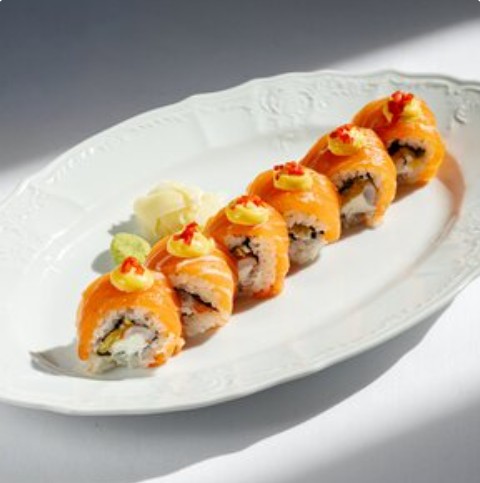 Ролл с лососем, креветкой, манго