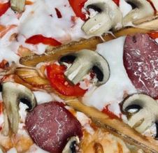 Пицца Салями средняя