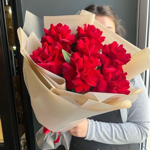 Красные ажурные розы