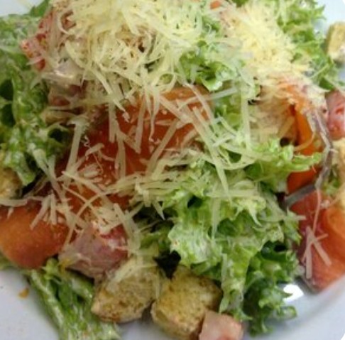 Цезарь с сёмгой слабосоленой