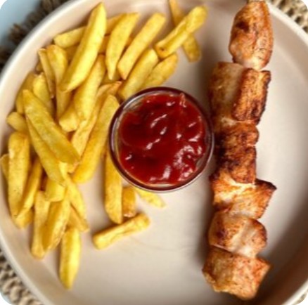 Куриный шашлычок с картофелем фри