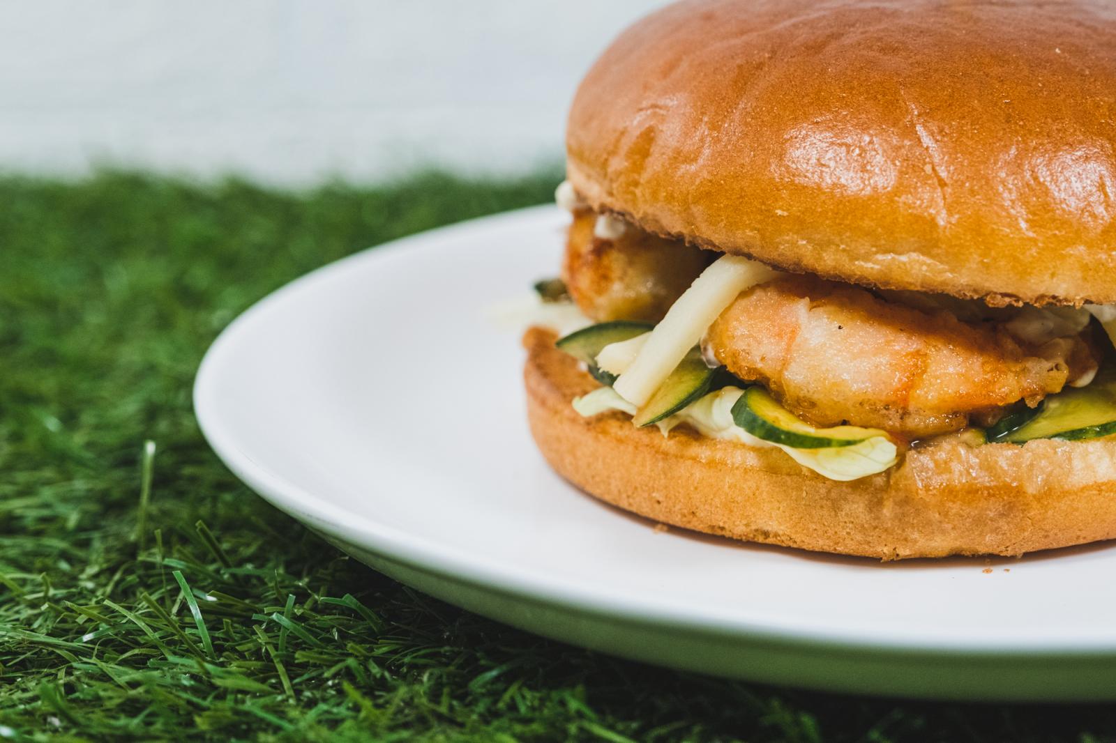 Бургер с креветкой