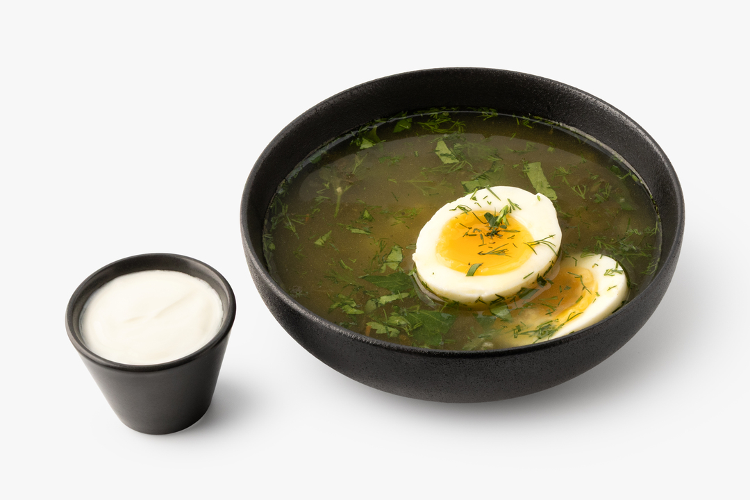 Суп щавелевый с курицей, яйцом, зеленью и сметаной
