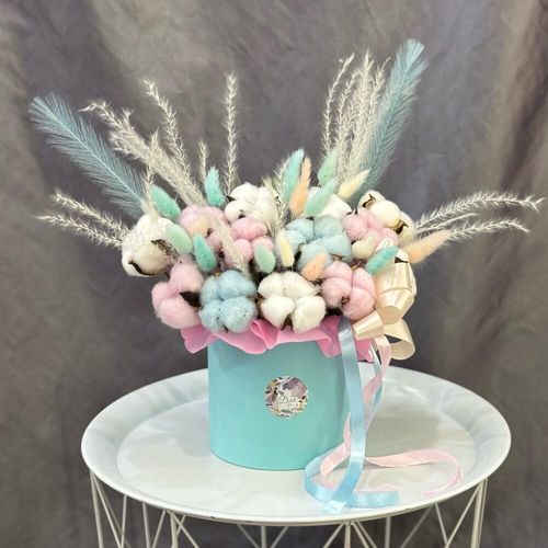 Букет из сухоцветов в коробке: хлопок, лагурус, пампасная трава (п2324)
