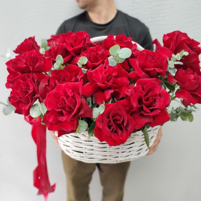 Корзина с французскими розами (33шт)